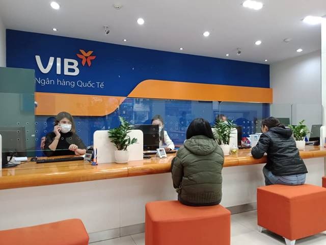 hinh anh giao dich ngan hang thoi dich virus corona