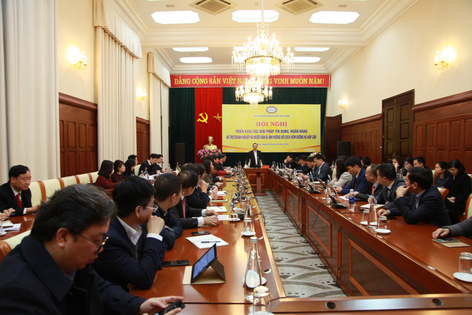 nganh ngan hang luon dong hanh voi nguoi dan doanh nghiep bi anh huong boi dich virus corona