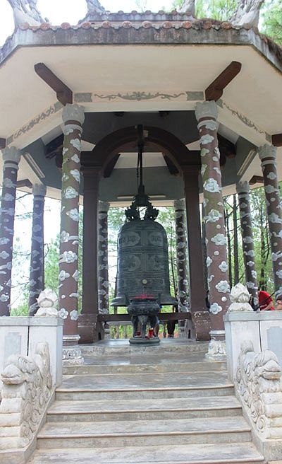 tieng chuong hoa binh