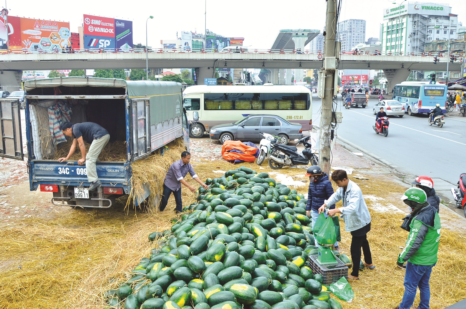 can giup nong dan tieu thu nong san