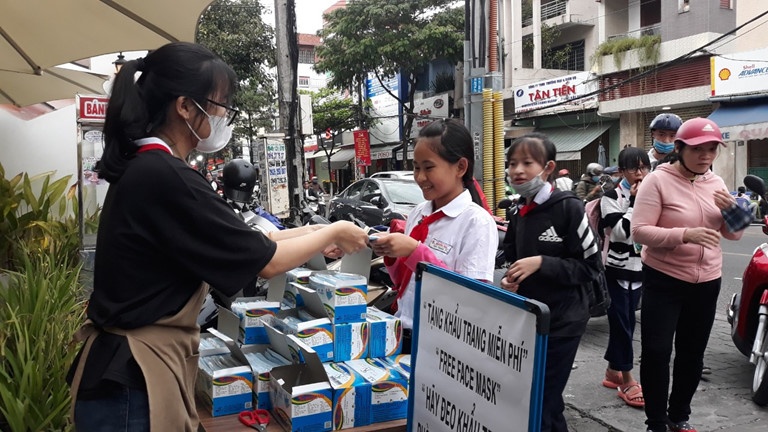 Tình người trong cơn đại dịch