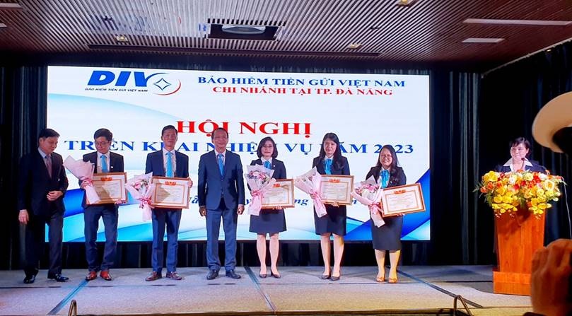 div da nang bao ve tot quyen va loi ich cua nguoi gui tien