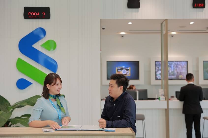 Standard Chartered nhận giải thưởng Ngân hàng nước ngoài và Ngân hàng số 2022 standard chartered duoc vinh danh ngan hang nuoc ngoai tot nhat viet nam va ngan hang so xuat sac nhat nam 2022