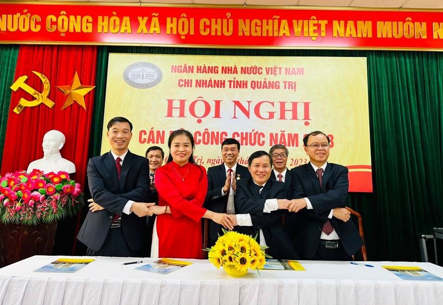 nganh ngan hang quang tri dong hanh cung nguoi dan doanh nghiep phat trien kinh te