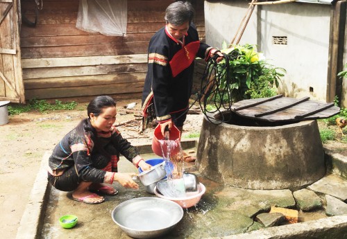 Hộ dân tộc thiểu số nghèo tiếp tục được vay vốn NHCSXH Hộ dân tộc thiểu số nghèo tiếp tục được vay vốn NHCSXH