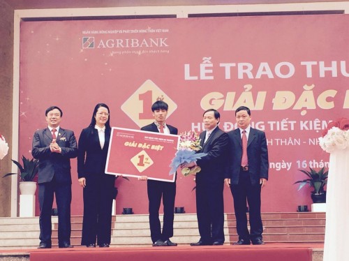 Tìm ra khách hàng trúng giải chương trình tiết kiệm dự thưởng của Agribank Tìm ra khách hàng trúng giải chương trình tiết kiệm dự thưởng của Agribank