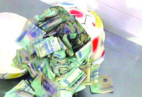 “Bỏ ống heo” bằng tài khoản ngân hàng “Bỏ ống heo” bằng tài khoản ngân hàng