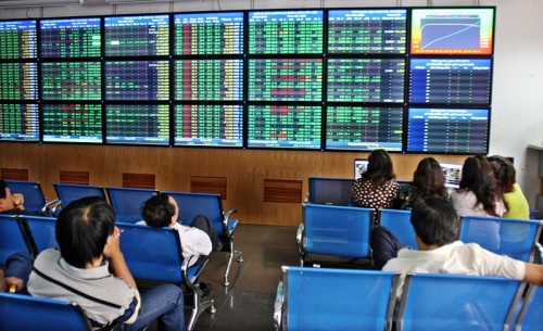 Chứng khoán chiều 18/3: ETF kéo VN-Index lùi về mốc 575 điểm