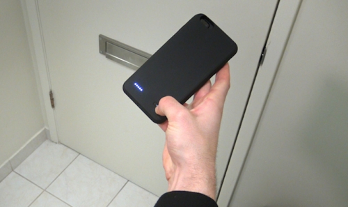 DualCase cho iPhone: Hai cổng Lightning, pin mở rộng, sạc không dây, mỏng