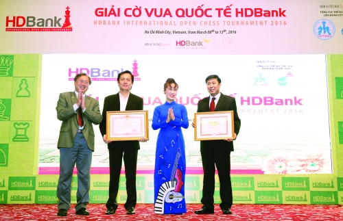 HDBank lấn sâu vào cờ vua: Người lữ hành... kỳ dị