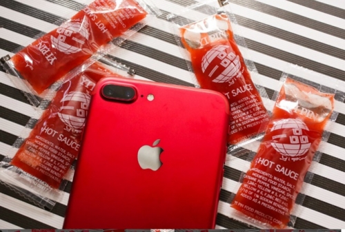 Mở hộp iPhone 7 Plus phiên bản màu đỏ vừa công bố