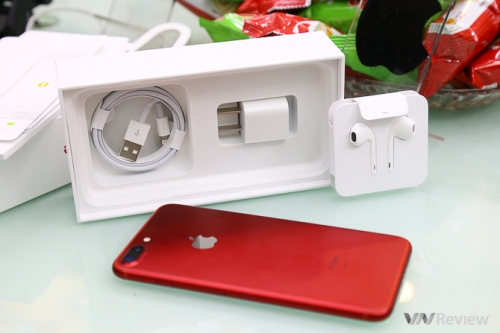 Trên tay iPhone 7 Plus màu đỏ đầu tiên tại Hà Nội, giá trên 24 triệu đồng Trên tay iPhone 7 Plus màu đỏ đầu tiên tại Hà Nội, giá trên 24 triệu đồng