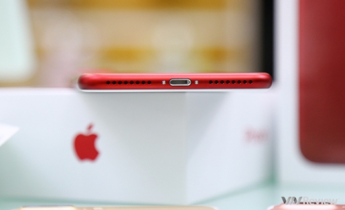 Trên tay iPhone 7 Plus màu đỏ đầu tiên tại Hà Nội, giá trên 24 triệu đồng Trên tay iPhone 7 Plus màu đỏ đầu tiên tại Hà Nội, giá trên 24 triệu đồng