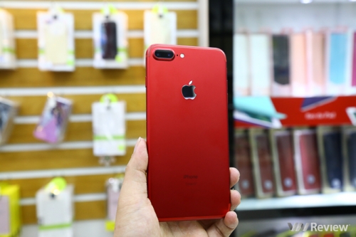 Trên tay iPhone 7 Plus màu đỏ đầu tiên tại Hà Nội, giá trên 24 triệu đồng Trên tay iPhone 7 Plus màu đỏ đầu tiên tại Hà Nội, giá trên 24 triệu đồng