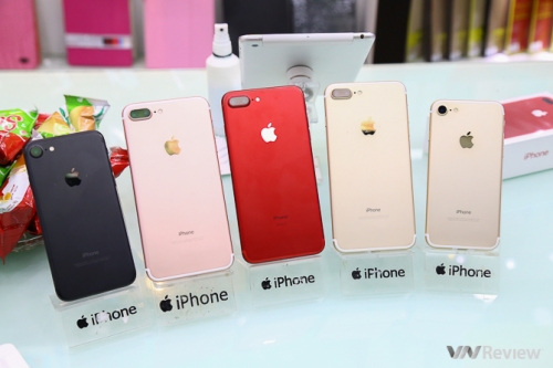 Trên tay iPhone 7 Plus màu đỏ đầu tiên tại Hà Nội, giá trên 24 triệu đồng Trên tay iPhone 7 Plus màu đỏ đầu tiên tại Hà Nội, giá trên 24 triệu đồng
