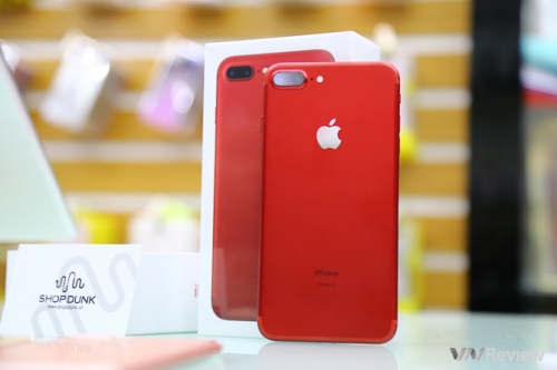 Trên tay iPhone 7 Plus màu đỏ đầu tiên tại Hà Nội, giá trên 24 triệu đồng Trên tay iPhone 7 Plus màu đỏ đầu tiên tại Hà Nội, giá trên 24 triệu đồng