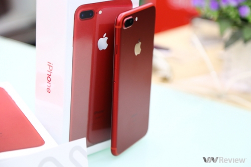 Trên tay iPhone 7 Plus màu đỏ đầu tiên tại Hà Nội, giá trên 24 triệu đồng Trên tay iPhone 7 Plus màu đỏ đầu tiên tại Hà Nội, giá trên 24 triệu đồng