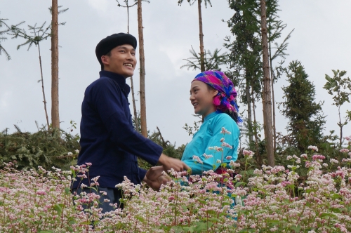 Lặng yên dưới vực sâu: Truyện tình lãng mạn trên cao nguyên đá Hà Giang Lặng yên dưới vực sâu: Truyện tình lãng mạn trên cao nguyên đá Hà Giang