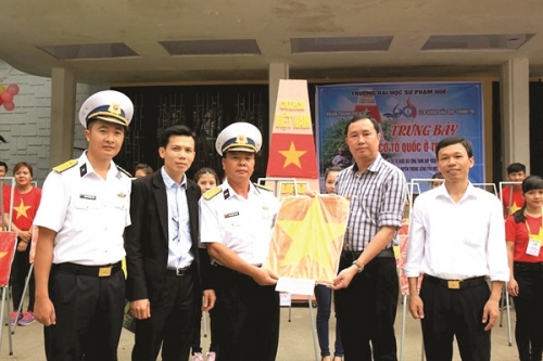 Thiêng liêng cờ Tổ quốc ở Trường Sa