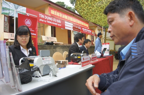 Agribank Sơn La: Ngân hàng trong ô tô...