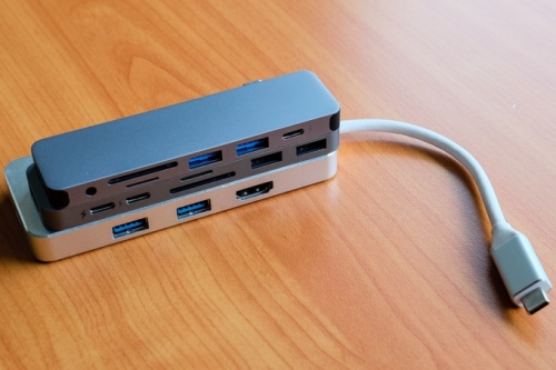 Bộ chuyển USB-C đa năng, nhỏ gọn cho máy tính Apple Bộ chuyển USB-C đa năng, nhỏ gọn cho máy tính Apple
