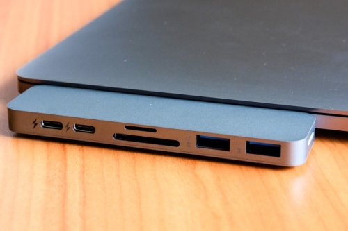 Bộ chuyển USB-C đa năng, nhỏ gọn cho máy tính Apple Bộ chuyển USB-C đa năng, nhỏ gọn cho máy tính Apple