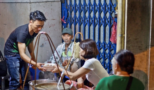 Quán phở gánh chỉ bán lúc 3 giờ sáng Quán phở gánh chỉ bán lúc 3 giờ sáng