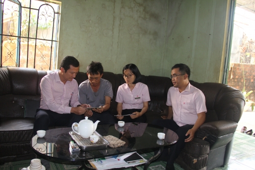 Chuyện vay vốn, bám làng ở xứ sở cà phê