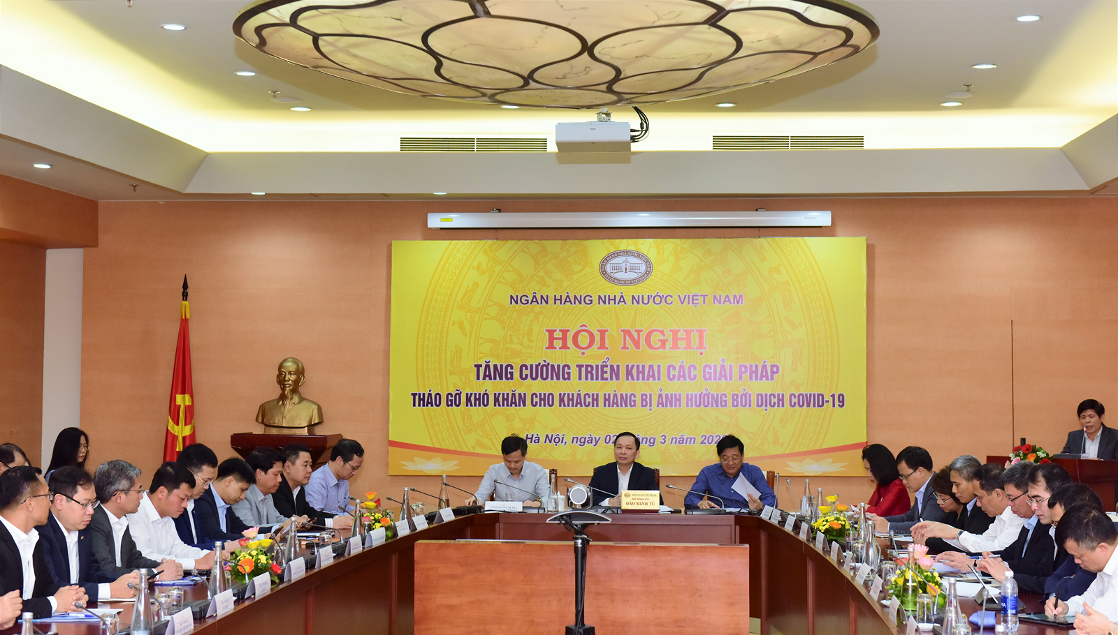 nganh ngan hang tiep tuc bam sat dien bien dich covid 19 de co giai phap phu hop