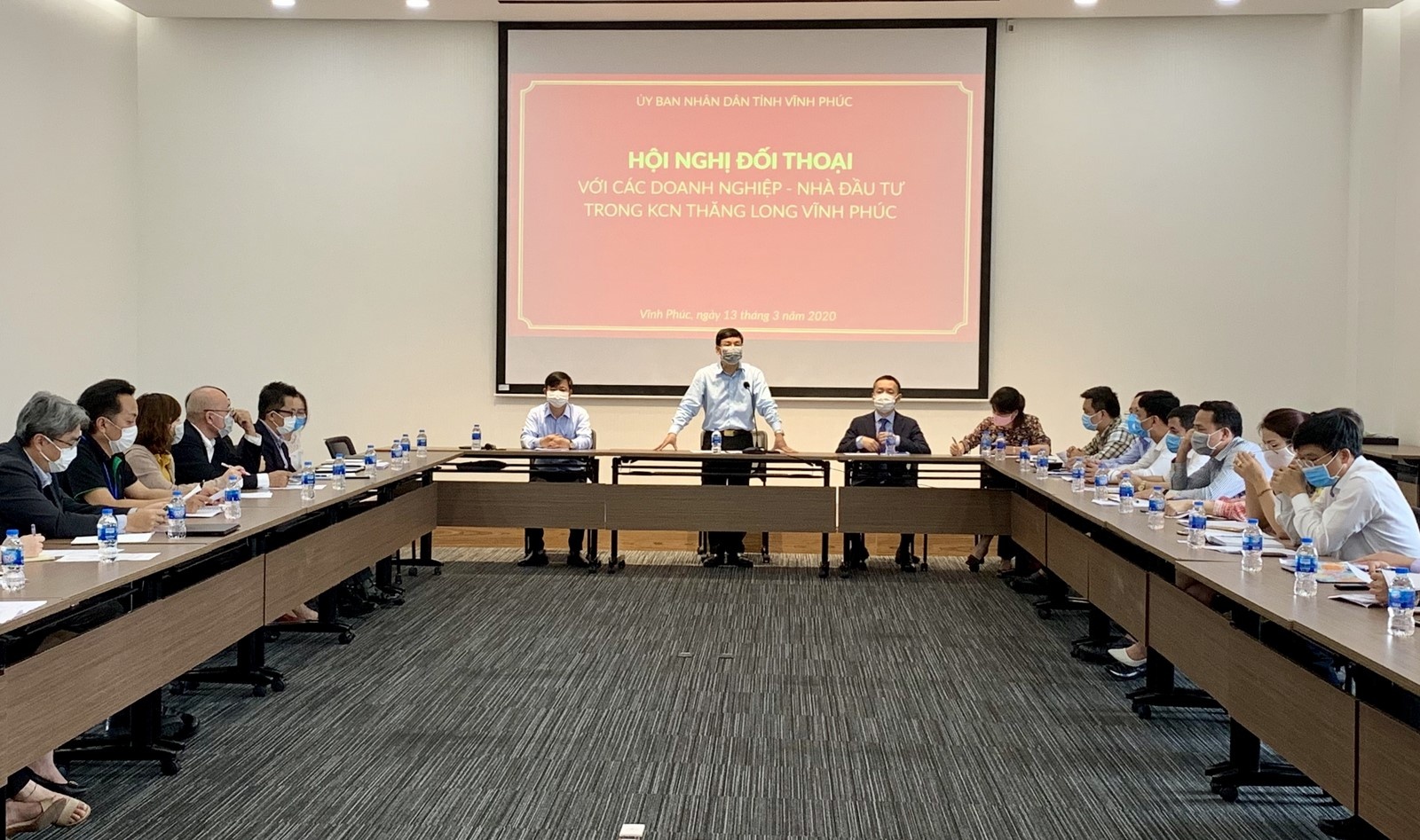 Vĩnh Phúc đối thoại với doanh nghiệp để khắc phục khó khăn bởi dịch Covid-19 vinh phuc doi thoai voi doanh nghiep de khac phuc kho khan boi dich covid 19