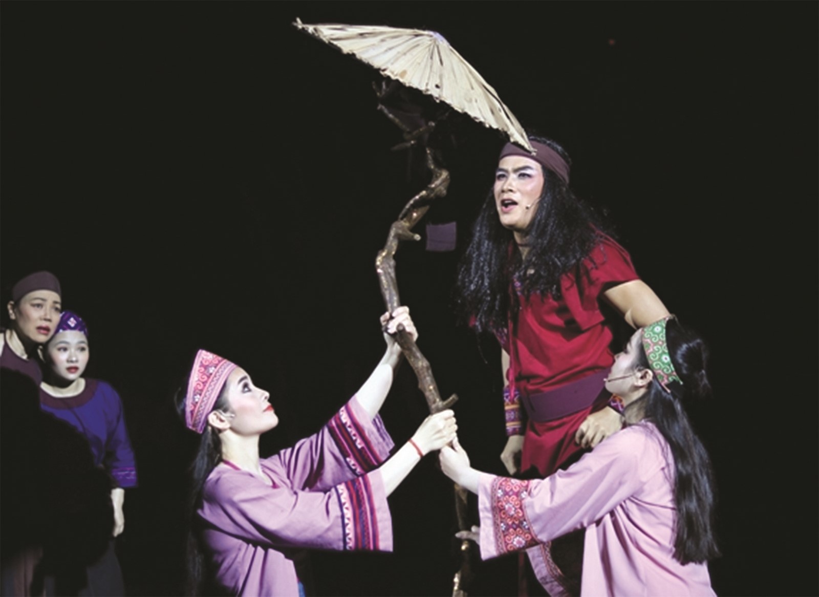 san khau but pha tu su pha tron