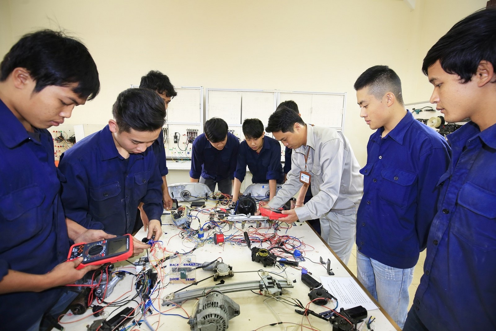 thu hut lao dong chat luong cao cho hop tac xa