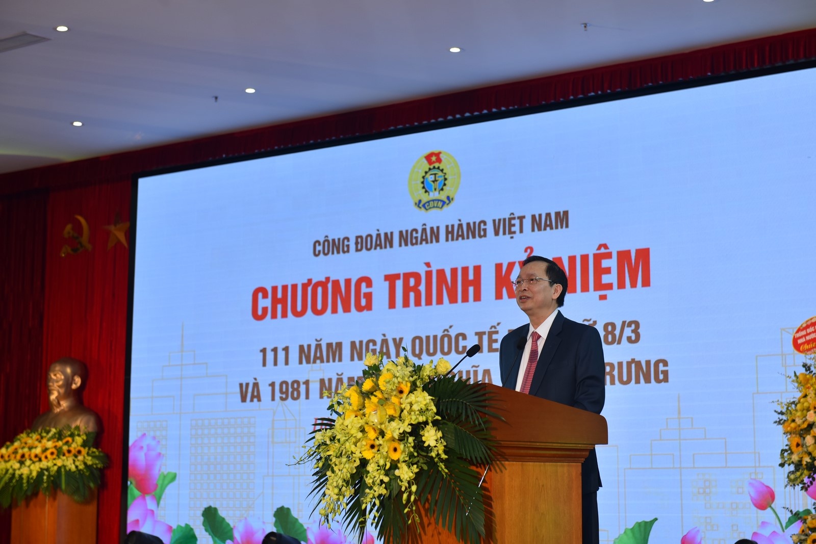 Phụ nữ ngành Ngân hàng “Giỏi việc ngân hàng, đảm việc nhà” phu nu nganh ngan hang gioi viec ngan hang dam viec nha