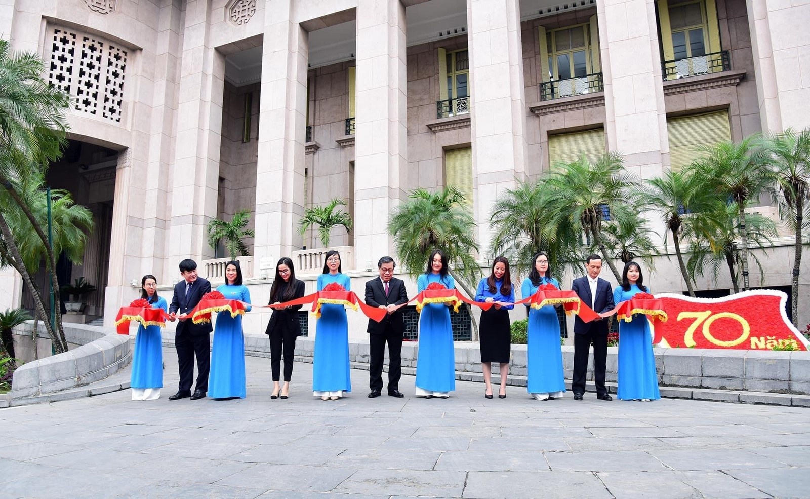 doan thanh nien ngan hang trung uong khanh thanh cong trinh vuon hoa thanh nien