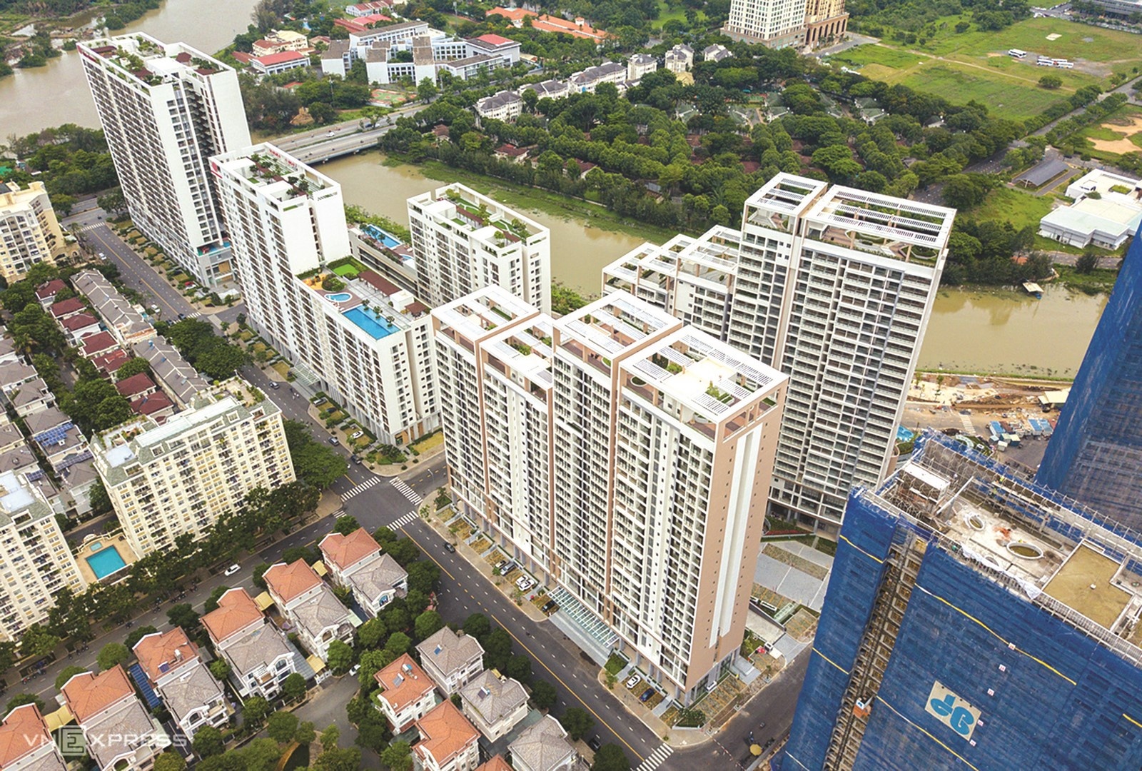 thi truong bat dong san tphcm hang loat vuong mac can thao go