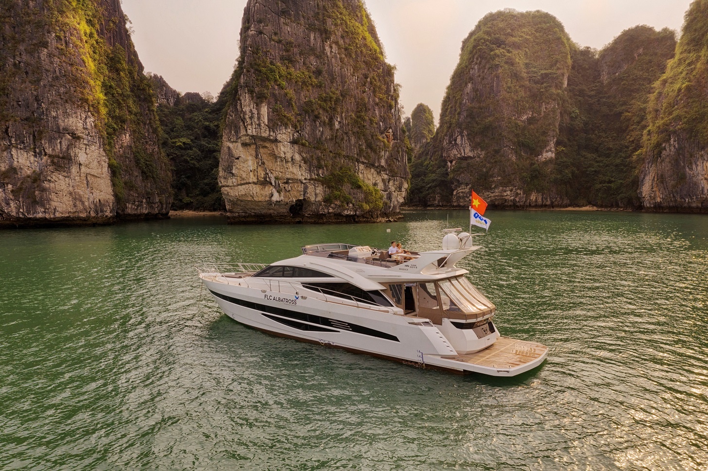 ha long ron ra don khach ban da biet di dau choi gi chua