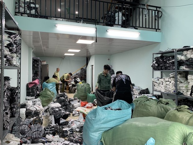 tam giu hang nghin san pham co dau hieu gia thuong hieu noi tieng