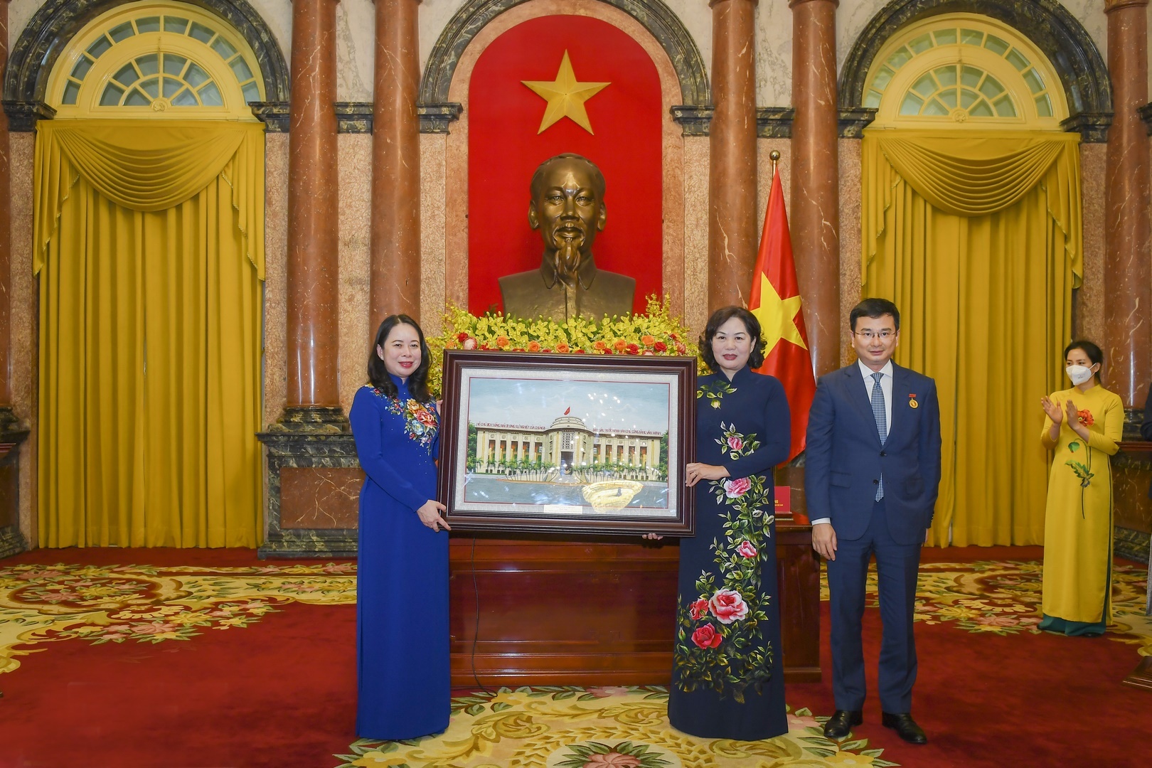 phu nu nganh ngan hang nang dong sang tao chu dong thich ung