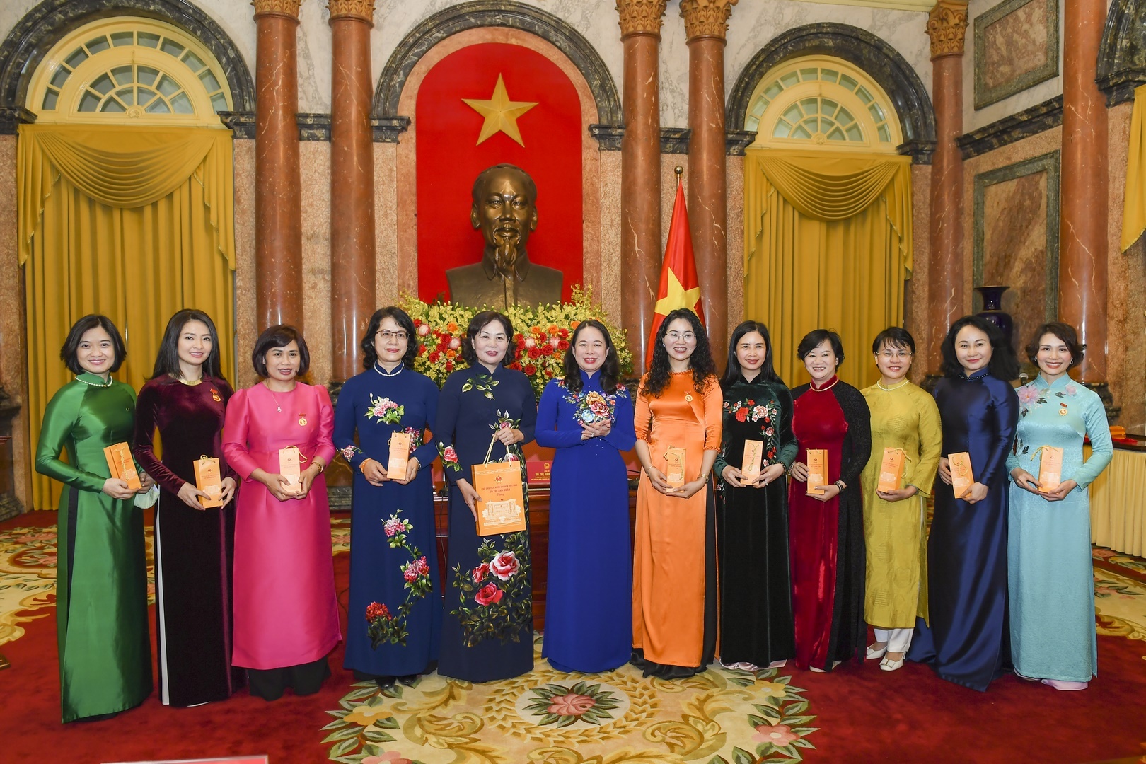 phu nu nganh ngan hang nang dong sang tao chu dong thich ung