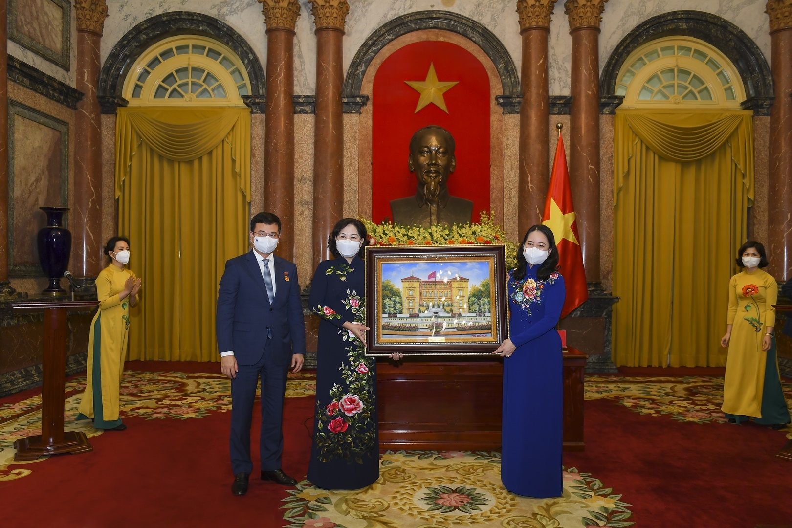 phu nu nganh ngan hang nang dong sang tao chu dong thich ung