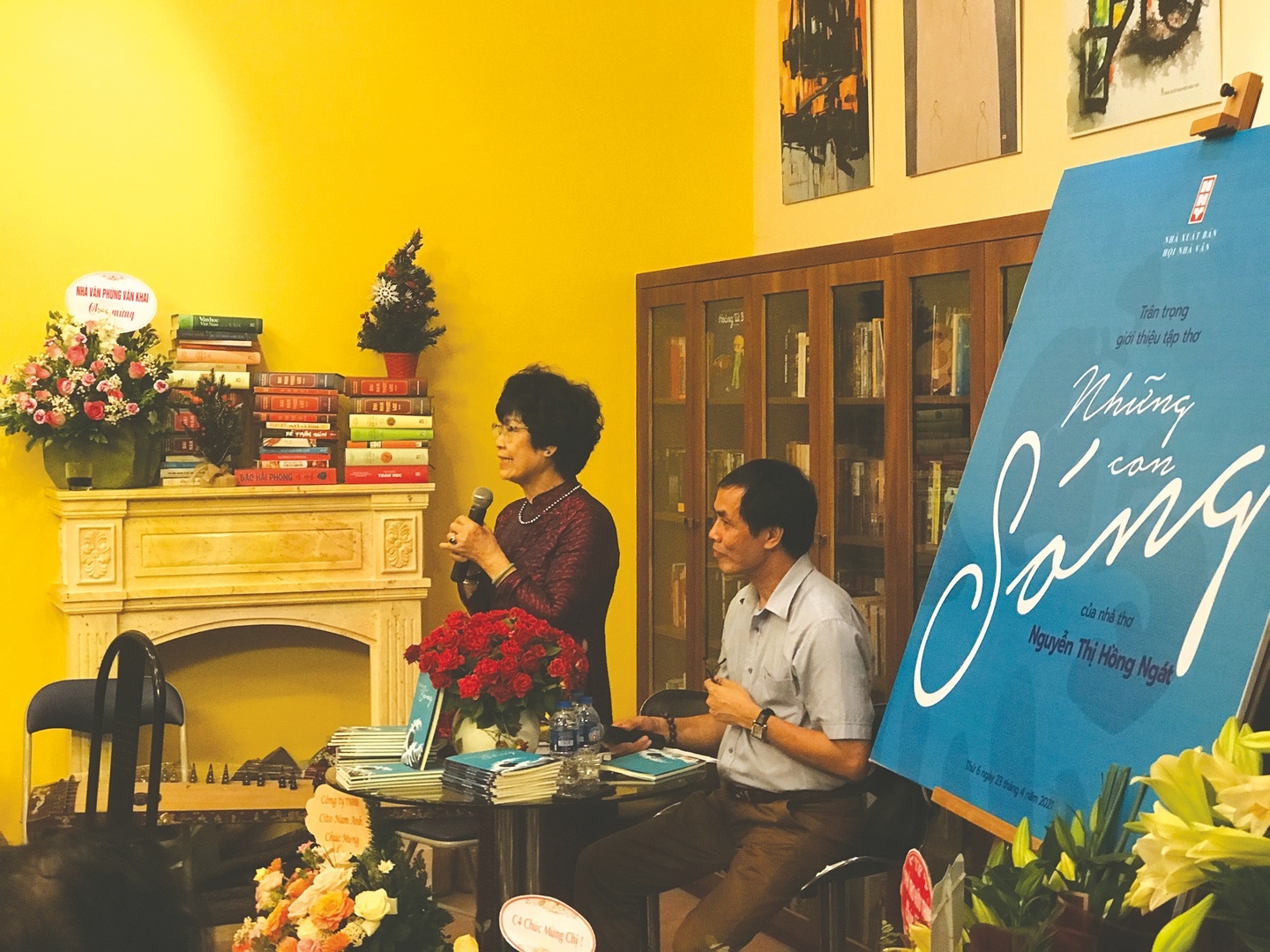 Nhà thơ Nguyễn Thị Hồng Ngát: “Những con sóng” dạt dào mà quặn thắt nỗi niềm nha tho nguyen thi hong ngat nhung con song dat dao ma quan that noi niem