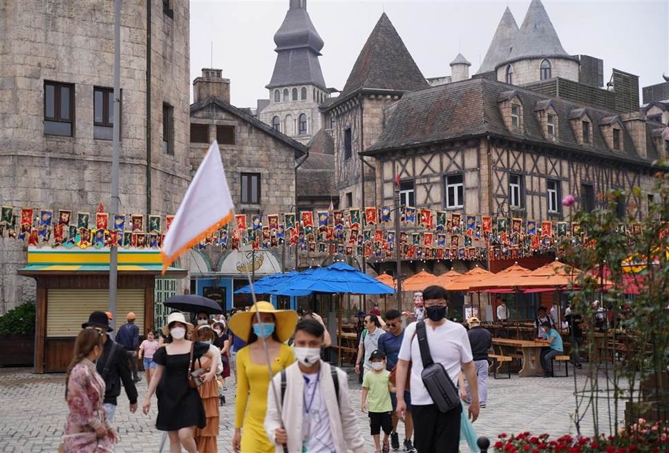 sun world ba na hills ron rang don khach ngay dau mo cua tro lai