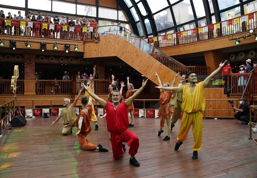 sun world ba na hills ron rang don khach ngay dau mo cua tro lai