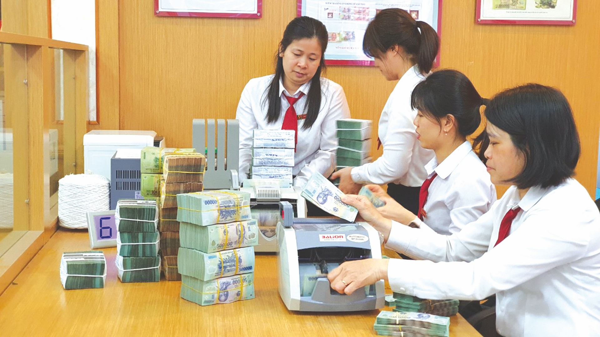 phu nu nganh ngan hang luon khang dinh vai tro vi the cua minh