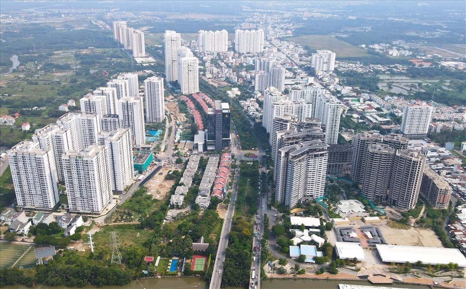 tp ho chi minh phat trien huyen thanh quan con nhieu thach thuc