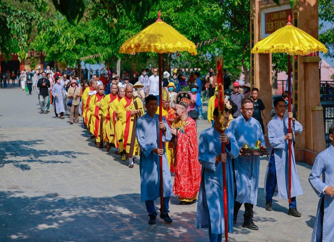 le via quan the am bo tat hut hang ngan phat tu thap phuong den nui ba den