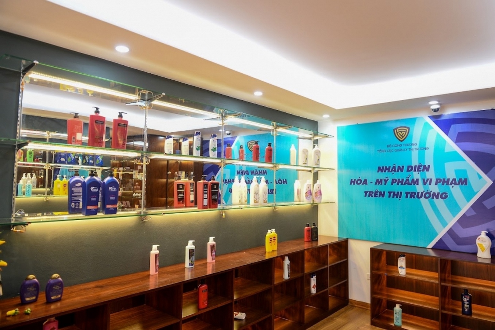 thi truong hoa my pham hang that gia lan lon