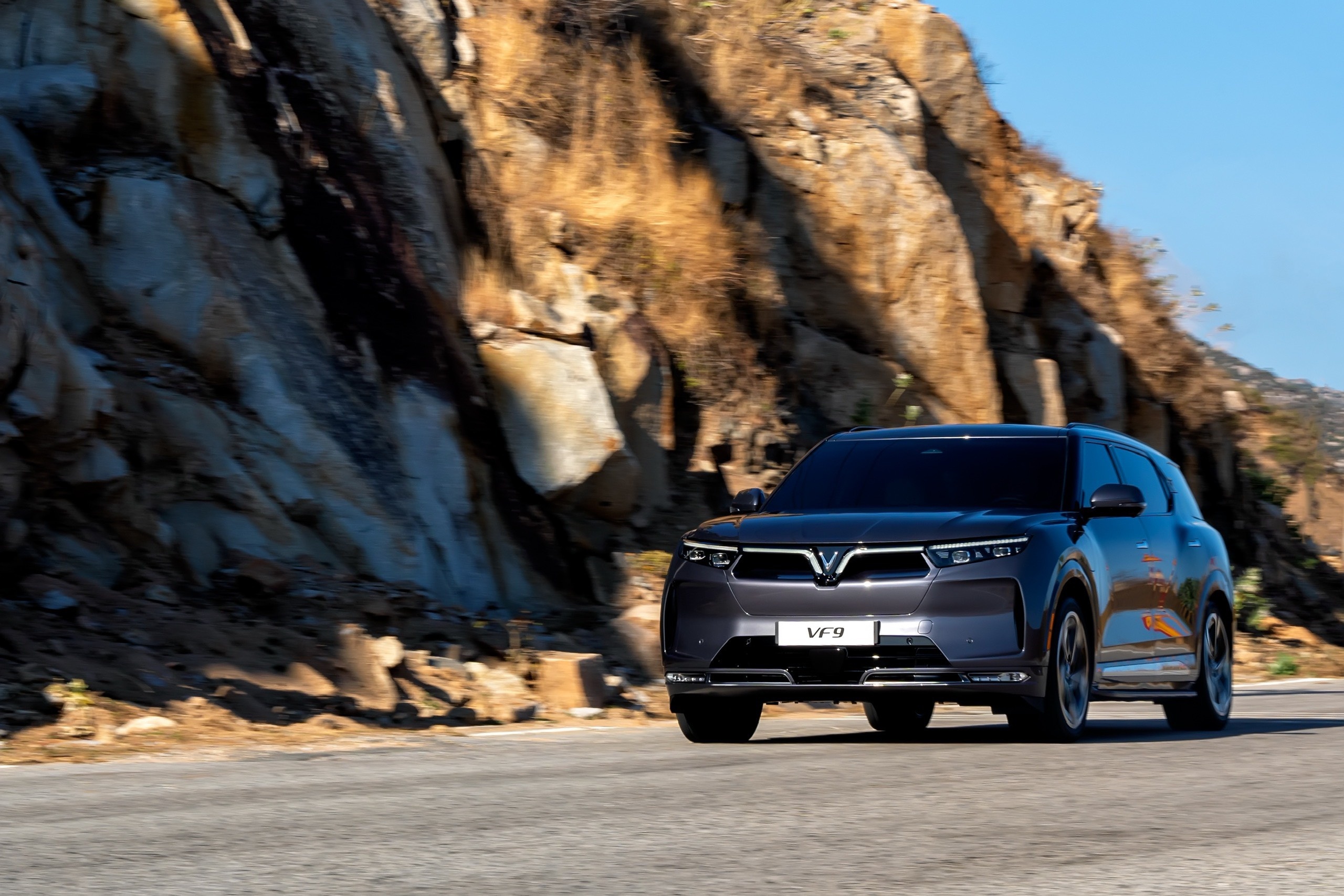 vinfast chinh thuc ban giao xe vf 9 cho khach hang