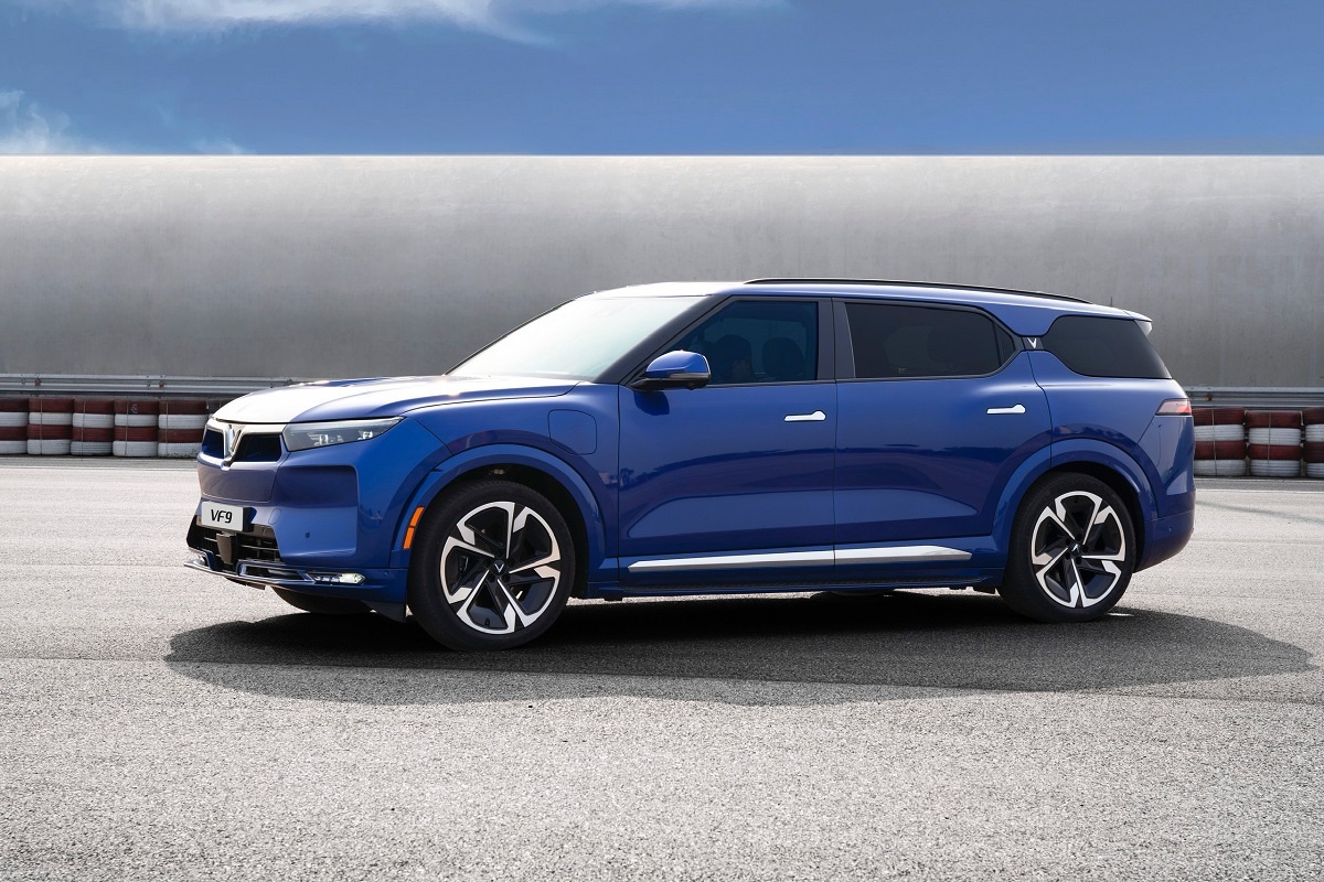 vinfast chinh thuc ban giao xe vf 9 cho khach hang