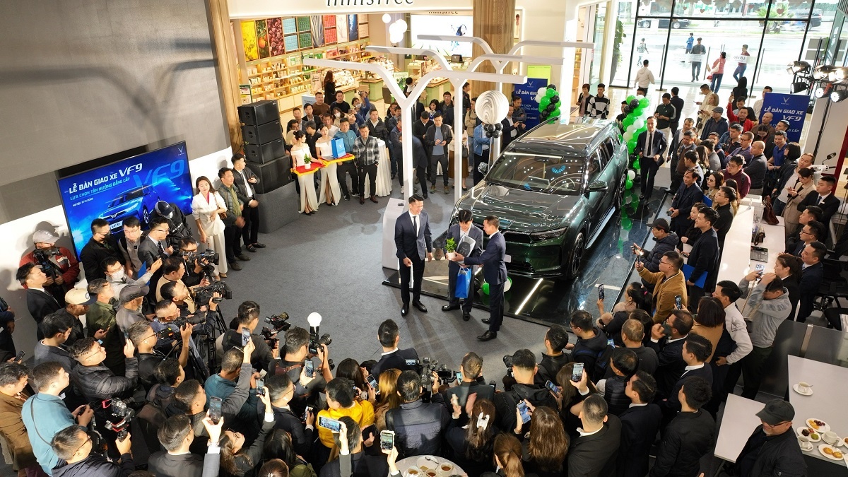 Vinfast chính thức bàn giao xe VF 9 cho khách hàng vinfast chinh thuc ban giao xe vf 9 cho khach hang